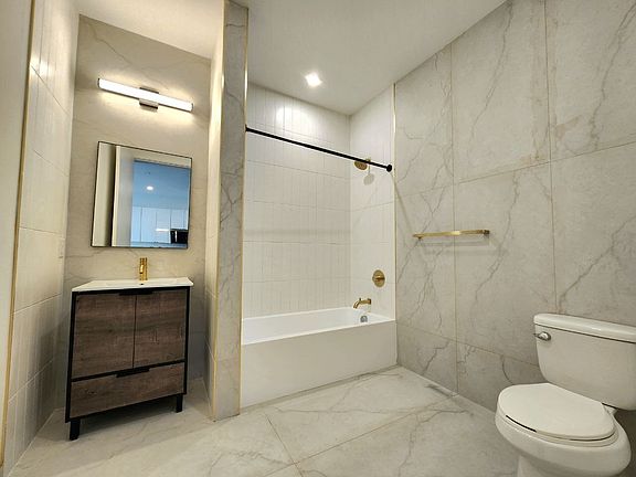 3rd image of 14 Livingston St #3