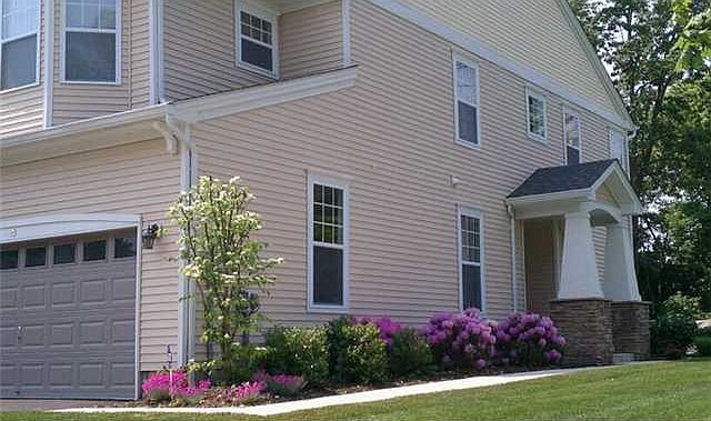 1st image of 23 Cornwall Ln