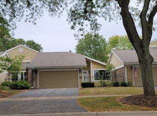 2088 Creekside Dr, Wheaton, IL 60189