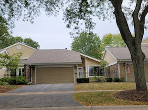 2088 Creekside Dr, Wheaton, IL 60189