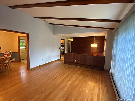 4th image of 65 Northfield Dr