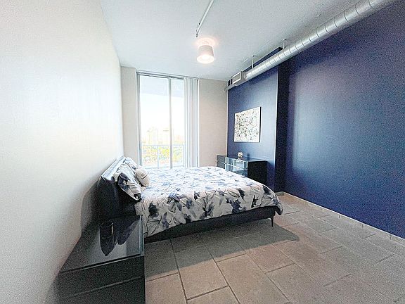 5th image of 3029 NE 188th St APT 1021