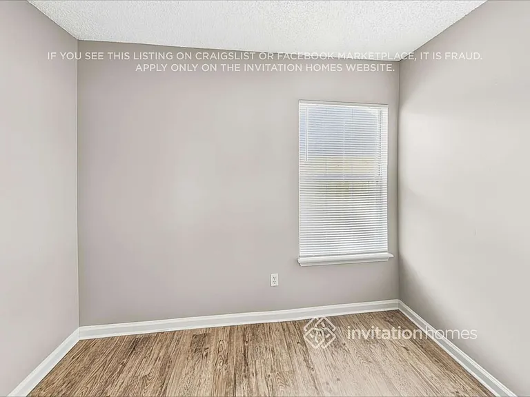 724 Putters Green Way S — Photo 12