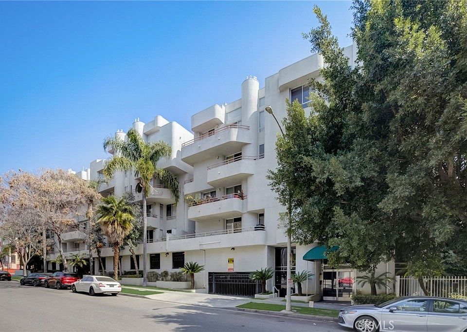 1st image of 500 S Berendo St APT 204