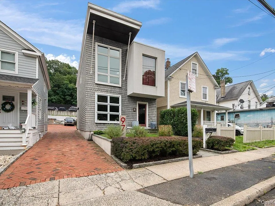97 Pine Hollow Rd