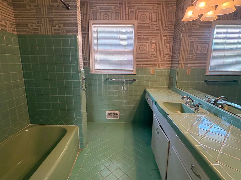 2421 S Boston Ave — Photo 3
