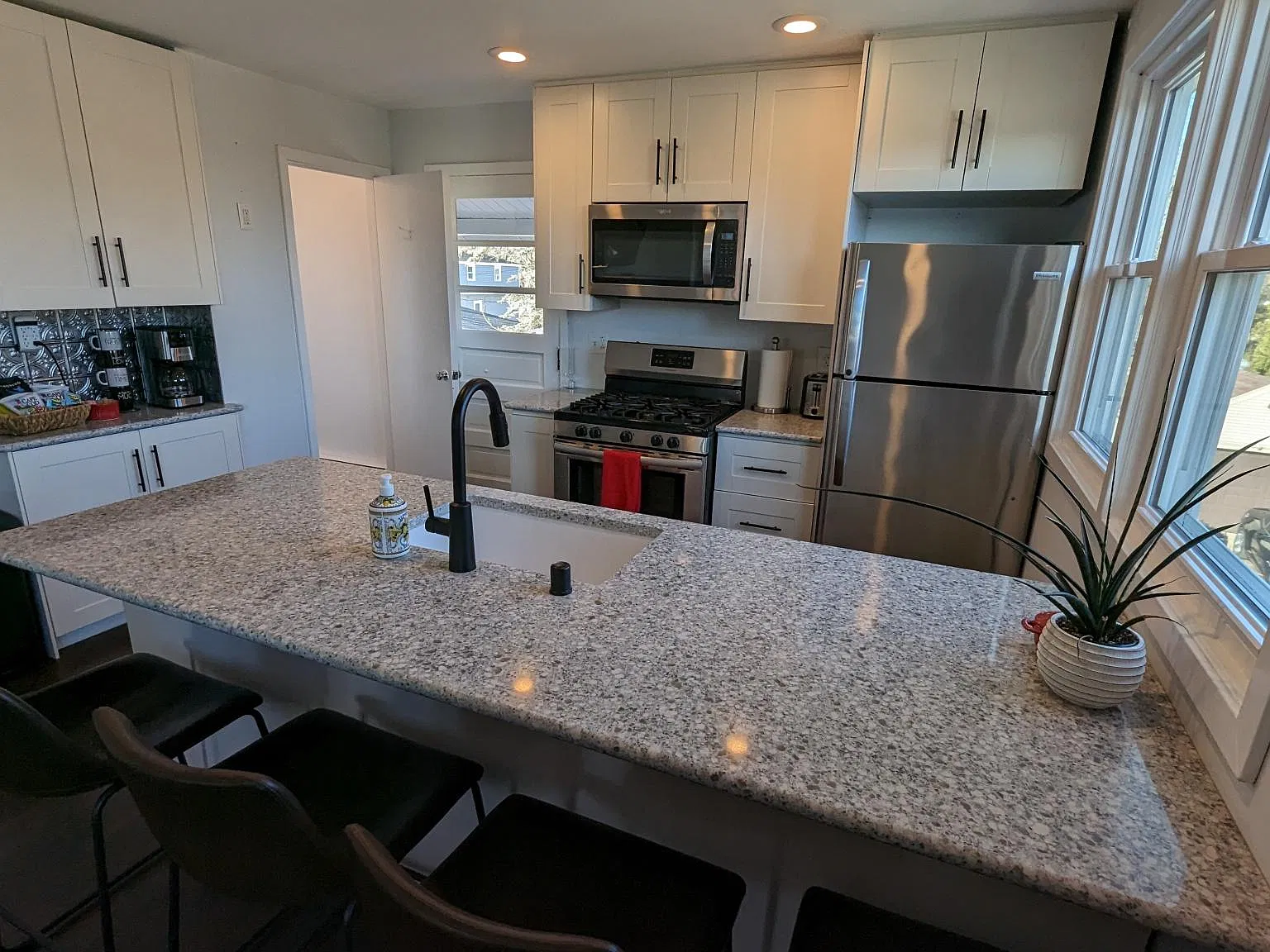 8583 N Deerwood Dr — Photo 3