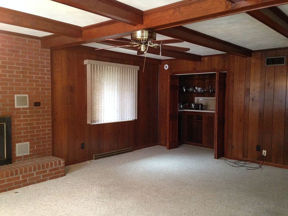 Large 1st flr fam rm, wetbar