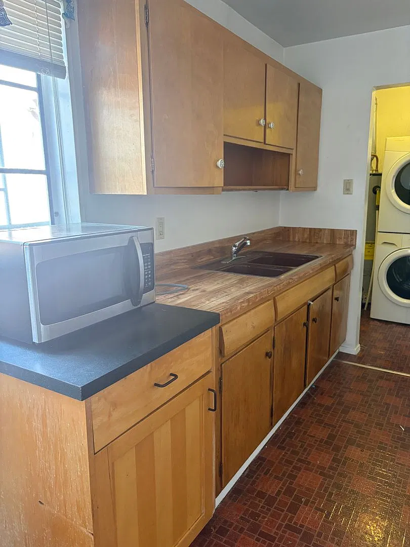 633 Monroe Apartments — Photo 4