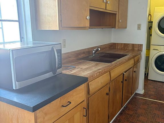 4th image of 633 Monroe St NE APT 2