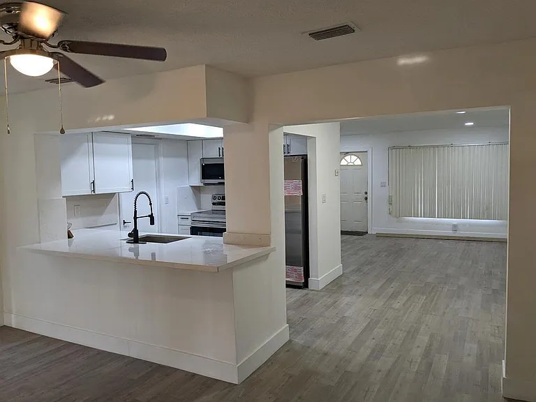 4906 NW 53rd Ct — Photo 11