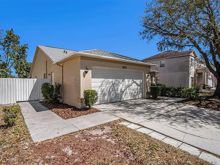 12712 Longcrest Dr — Photo 2