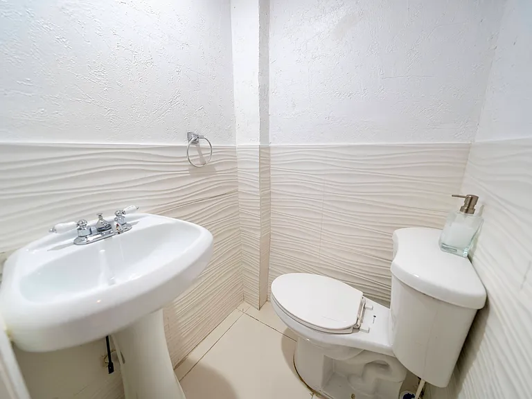 1678 SW 11th St #3 — Photo 8
