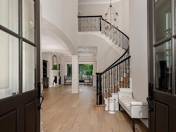 4th image of 13203 Mission Valley Drive