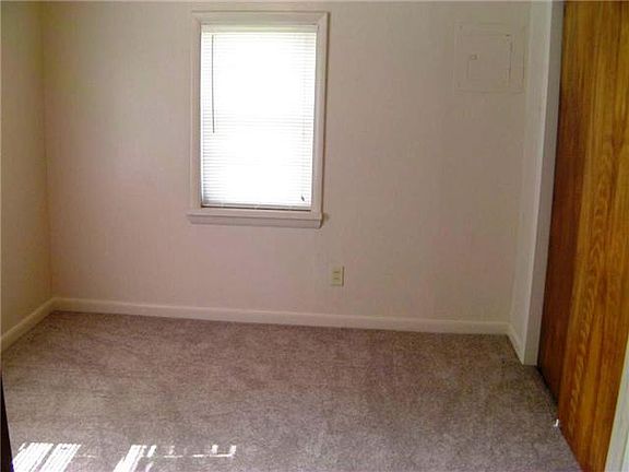 4th image of 1550 E Comer Ave