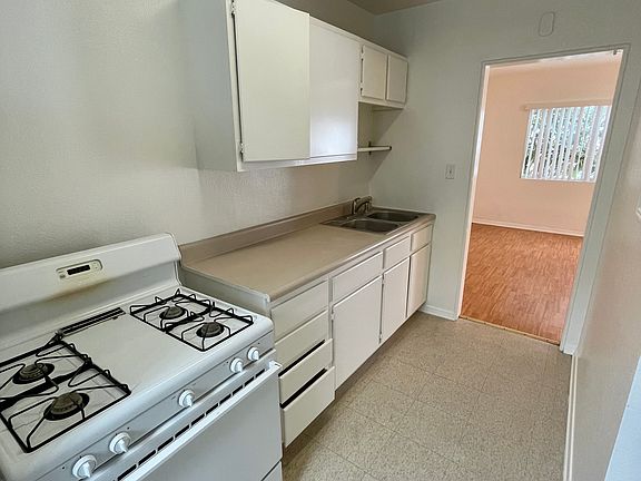 3rd image of 125 N Adams St APT C