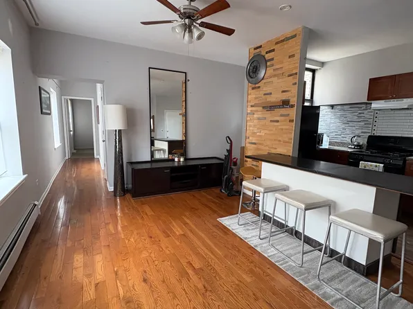 841 W Sunnyside Ave APT 302, Chicago, IL 60640