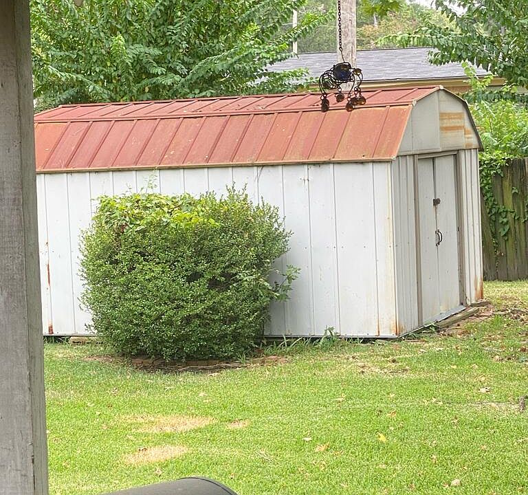 2nd image of 81 Valley Rd