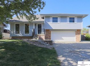 808 Fort St, Papillion, NE 68046