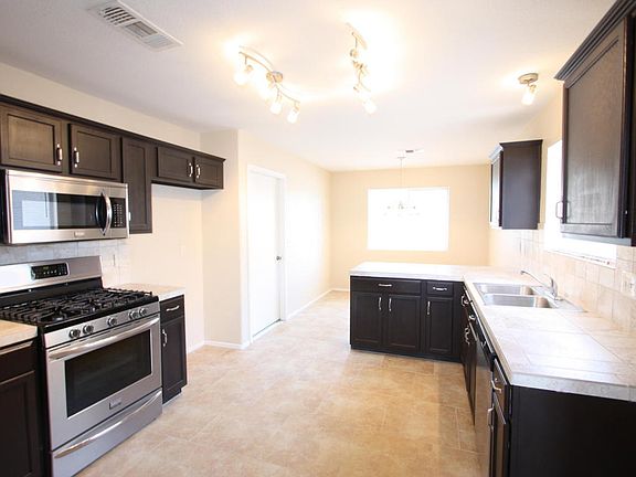 3rd image of 1452 W Flannery Pl