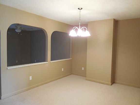 4th image of 513 Carriage Dr