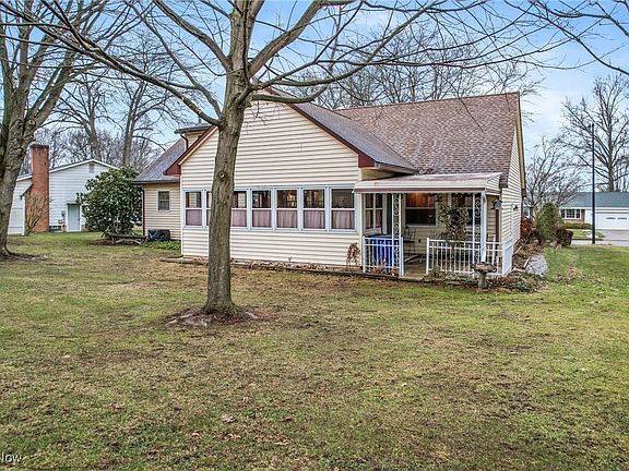 5th image of 2211 Tanglewood Dr