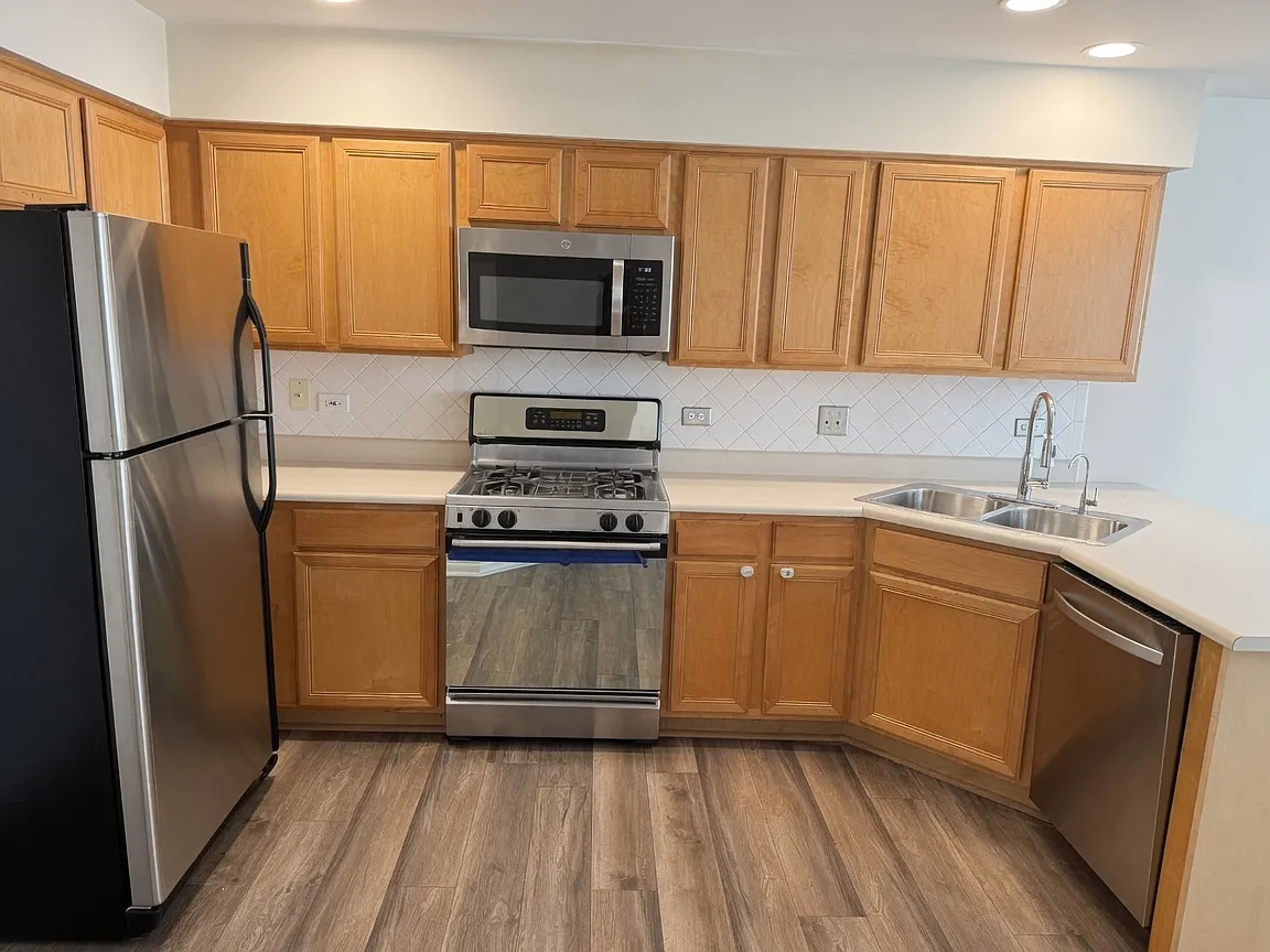 4 bed, 2.5 bath, 2000 sqft, $3,000 — Photo 4