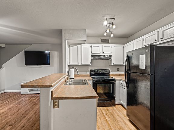 4th image of 2311 E Hartford Ave Unit 23