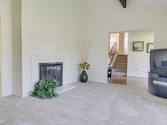 5th image of 113 Greenbriar Dr