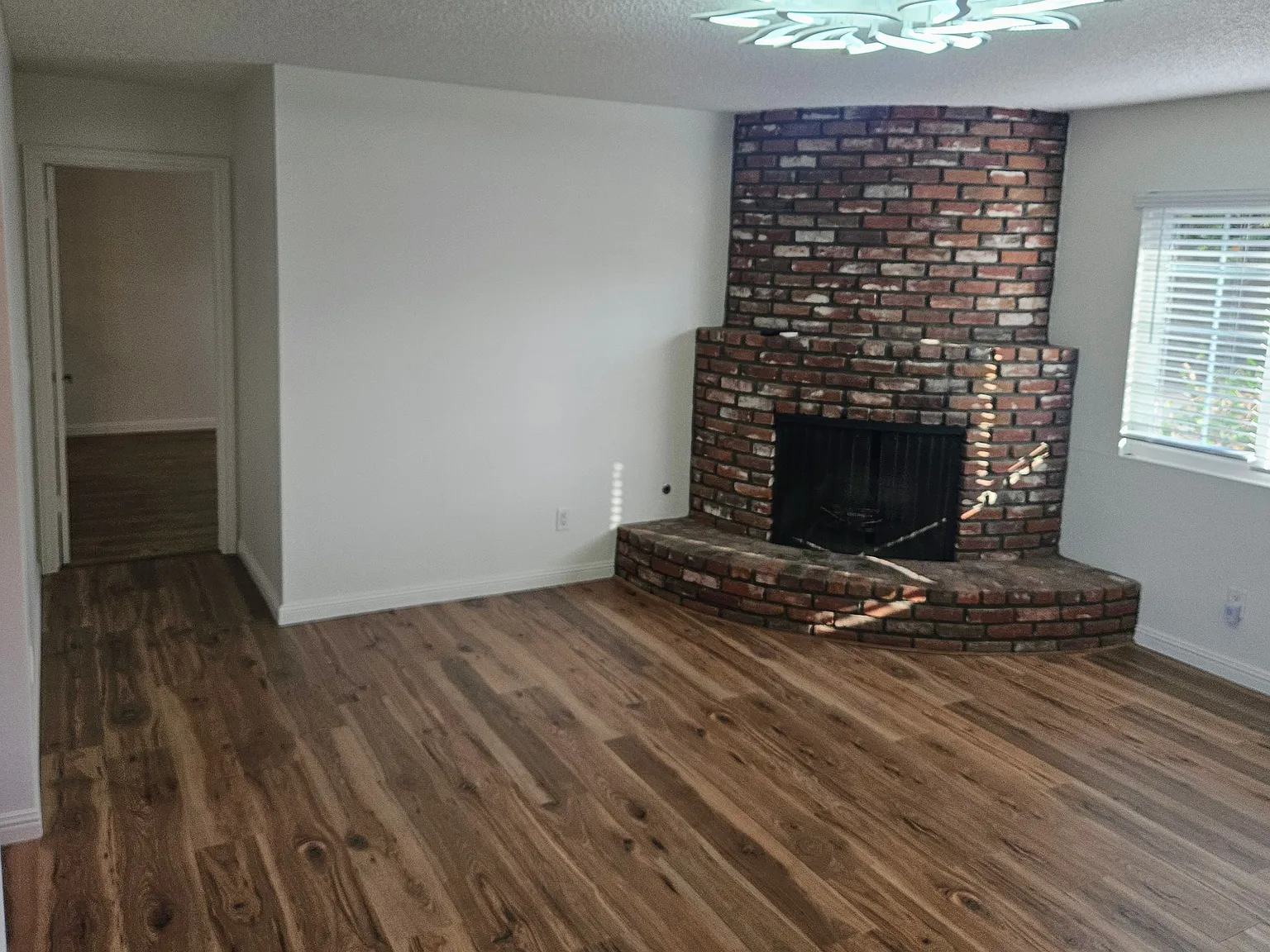4 bed, 2100 sqft, $3,875 — Photo 4