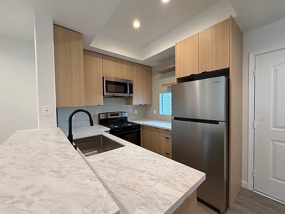 3rd image of 4547 Murietta Ave APT 4