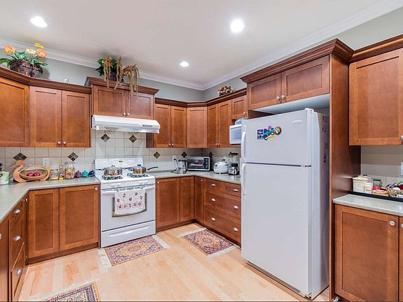 5th image of 3303 148a St