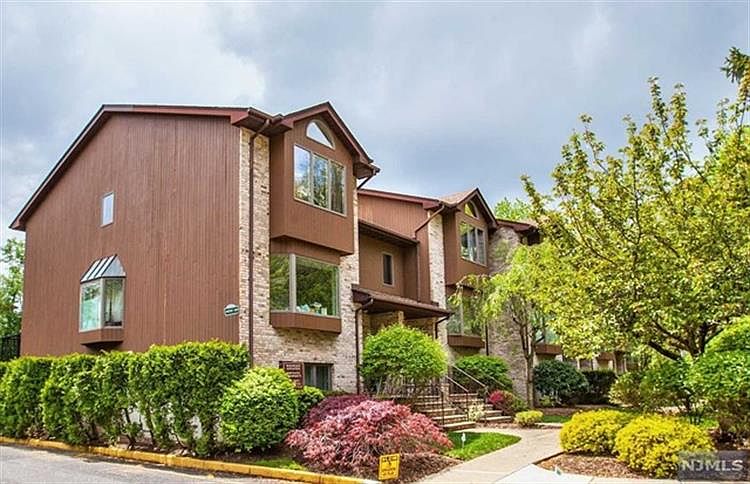 1st image of 14 Westley Ln