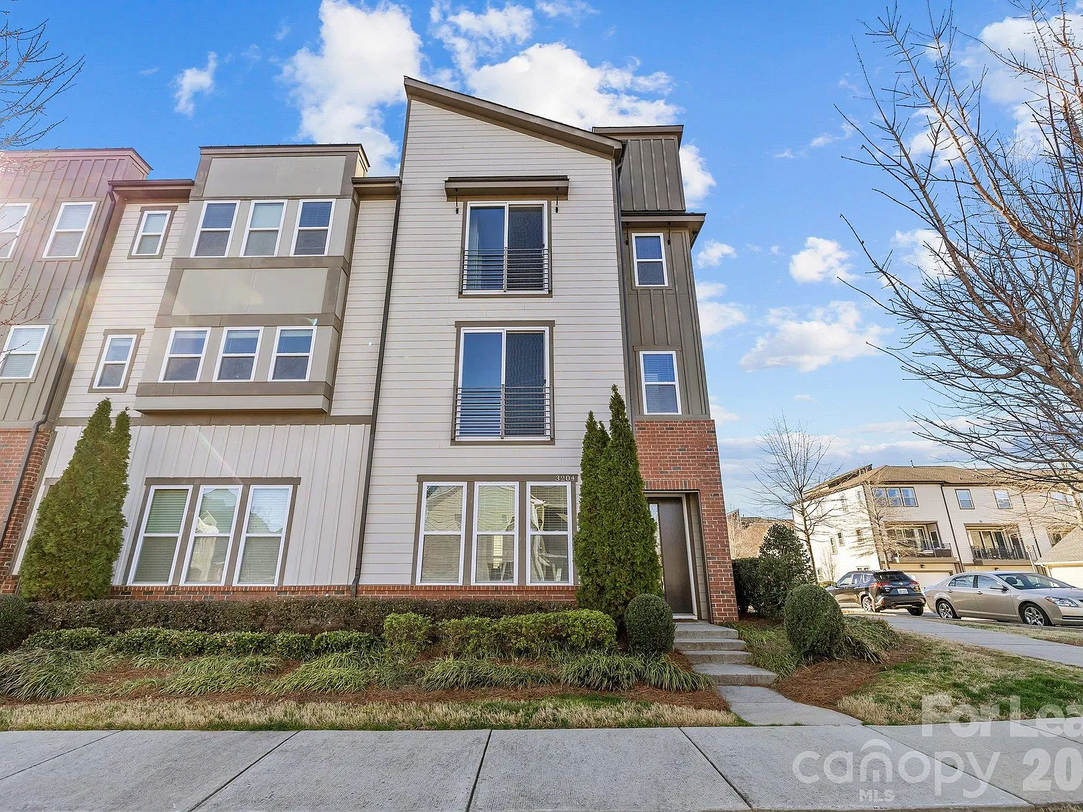 3 bed, 3.5 bath, 2398 sqft, $3,000 — Photo 2