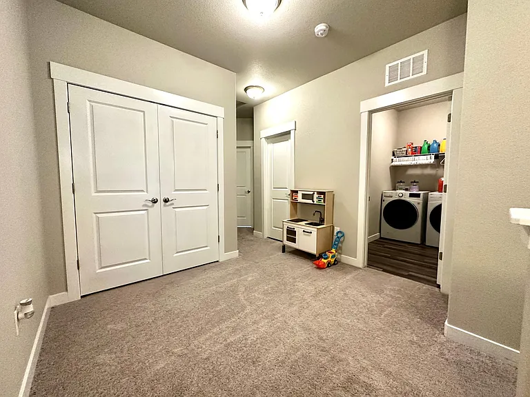 6555 Carriage Meadows Dr — Photo 8