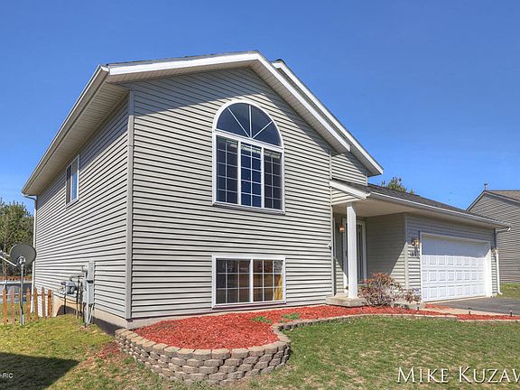 3rd image of 189 Waxwing Ct NE