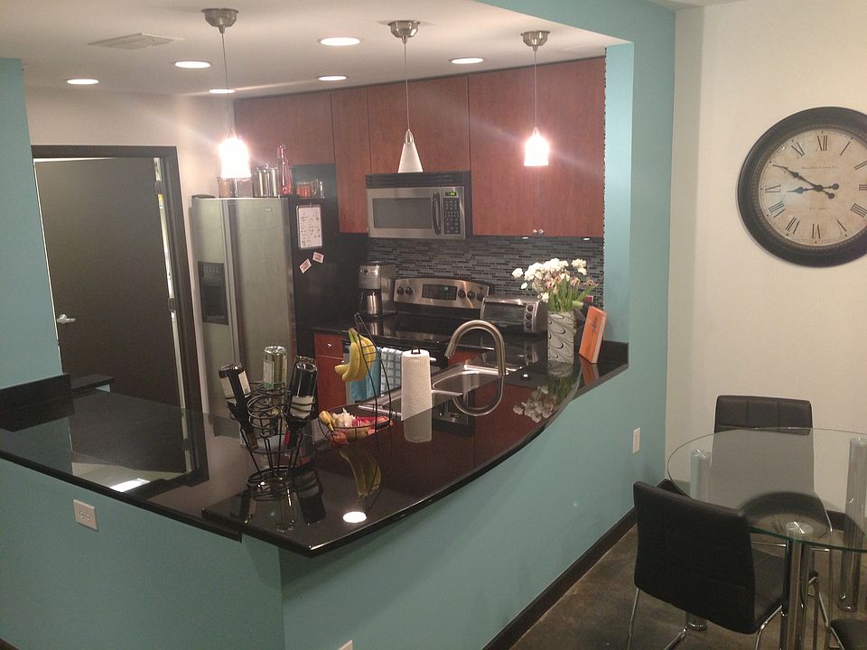 1st image of 525 E Jackson St Unit 404