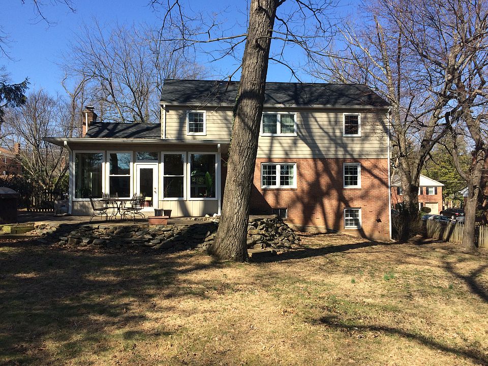 2nd image of 2407 Lexington Rd