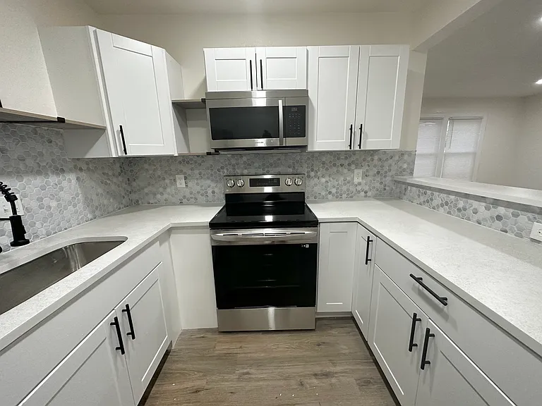 5934 Victor St #3 — Photo 3