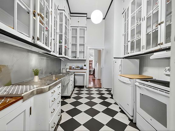 4th image of 93 Beacon St APT 5