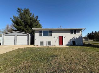 201 Westline Dr, Hazleton, IA 50641