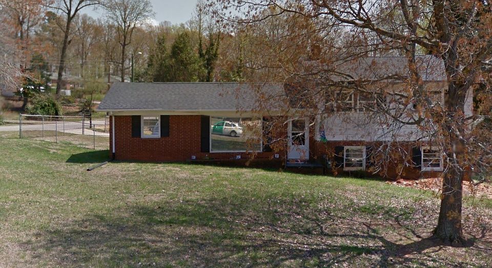 1st image of 204 Forestway Dr