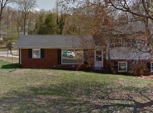 204 Forestway Dr, Mount Holly, NC 28120
