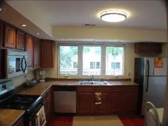 2nd image of 225 Applewood Ln