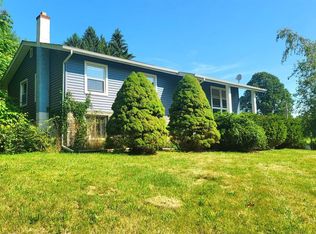 108 E Cookingham Dr, Staatsburg, NY 12580