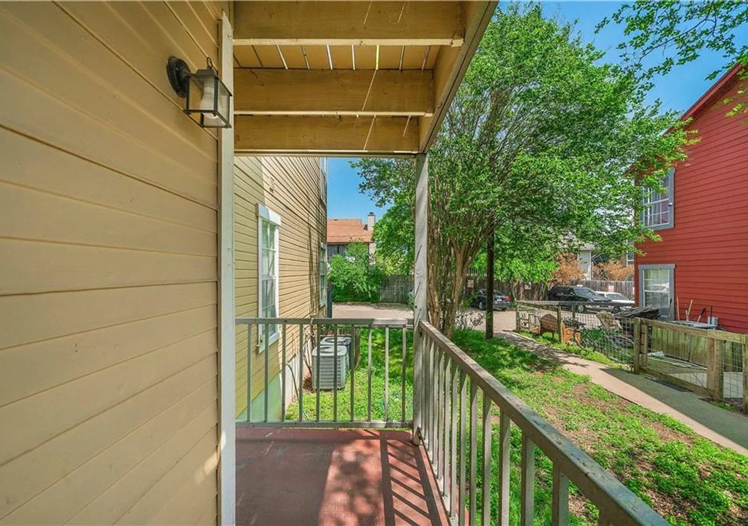 Nice 2 bedroom 2 bath apartment w/patio — Photo 4
