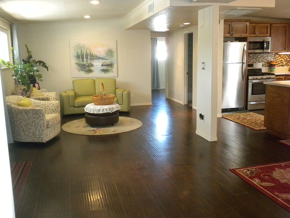 Open living room, kitchen