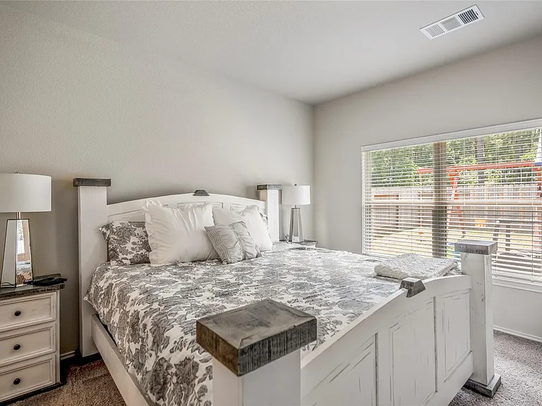 210 Bellewood Manor Dr — Photo 15