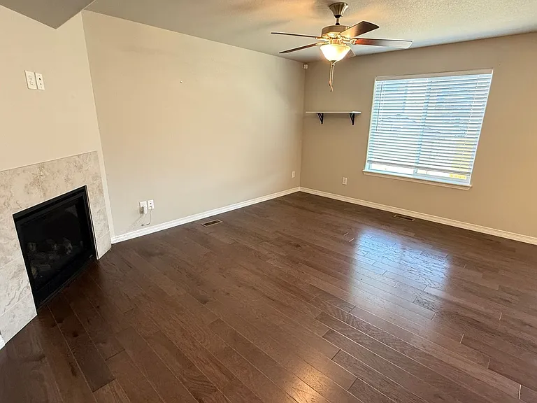 10934 Rowley Dr — Photo 2