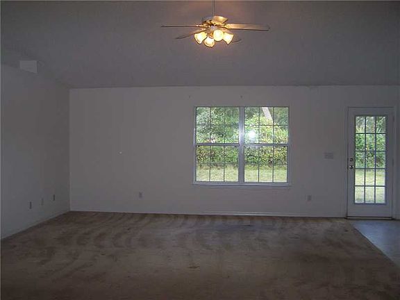 3rd image of 2644 Coachman Dr